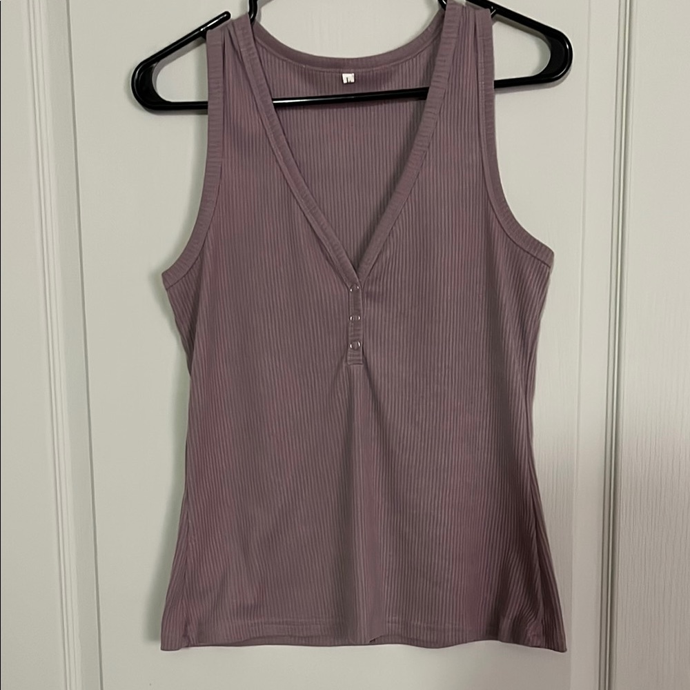 EUC- light purple tank top, size large slightly cropped, button closure